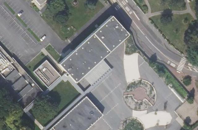 Vue aérienne de Collège les Dînes Chiens